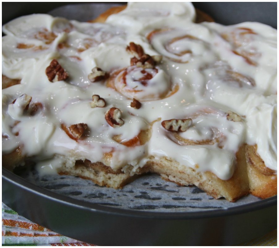 cinnamon rolls - keto friendly desserts