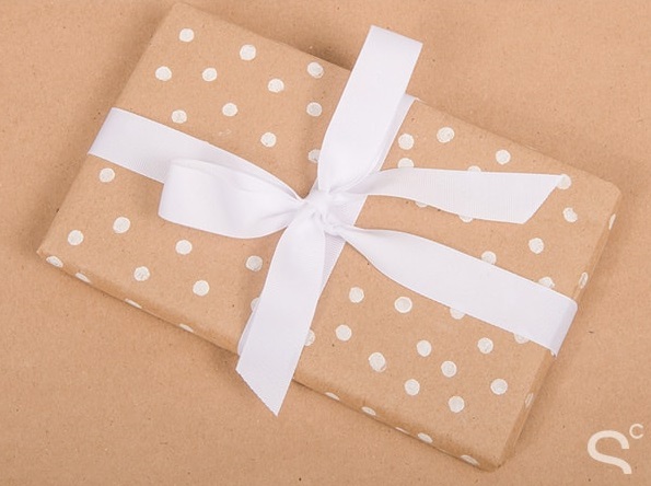 diy-gift-wrapping-ideas-polka-dot