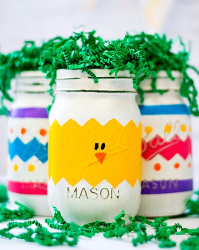 These Easter mason jar ideas are AWESOME for decorating and Easter gifts. Save it for later if you love mason jar crafts!