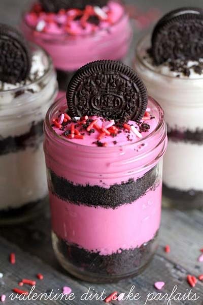 45 Valentines Desserts: Dirt Cake Parfaits