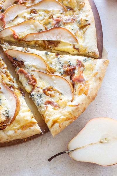 35 Homemade Pizza Recipes: Pear, Prosciutto and Gorgonzola Pizza