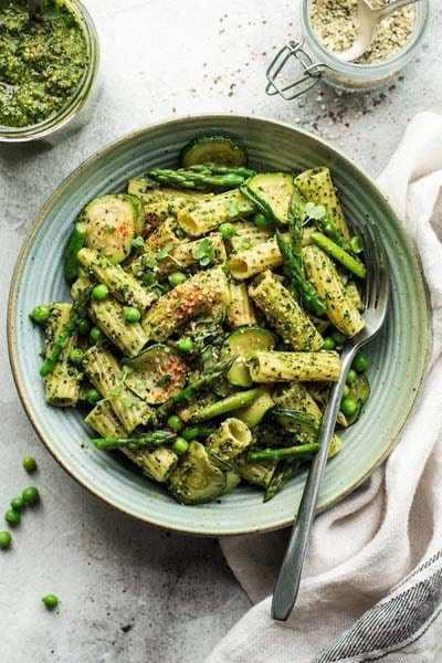 25 Pasta Recipes: Vegan Pesto Pasta With Kale