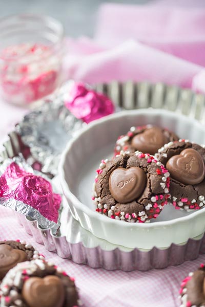 40 Valentine's Day Cookies: Chocolate Heart Blossoms
