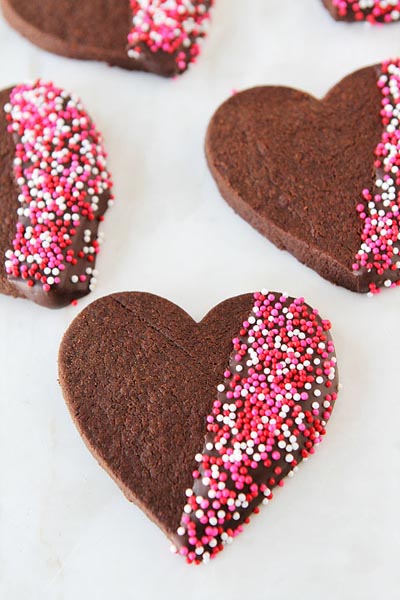 40 Valentine's Day Cookies: Chocolate Shortbread Heart Cookies
