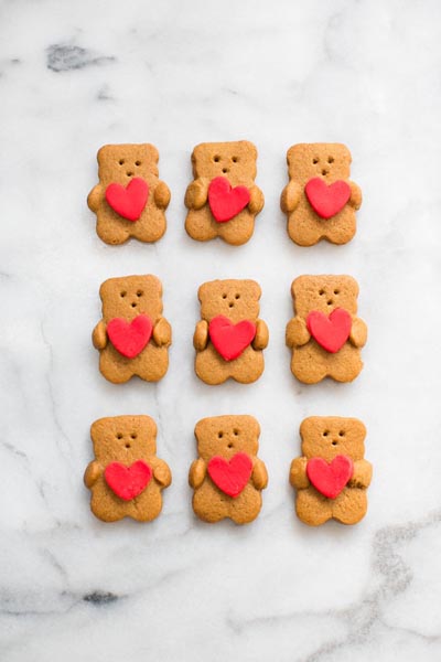 40 Valentine's Day Cookies: Valentine Bear Holding Heart Cookies